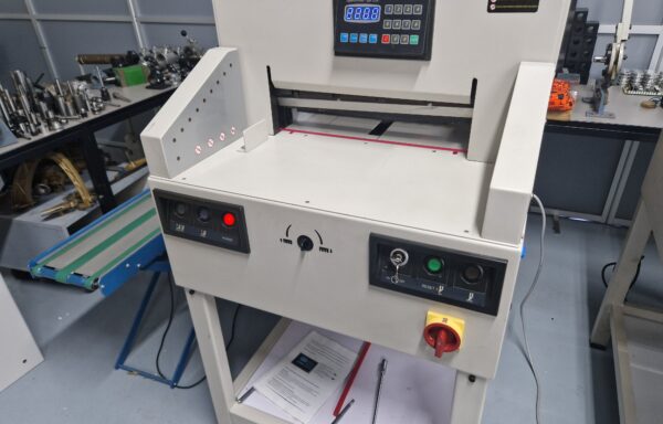 Papiersnijmachine Boway digital controled paper cutter
