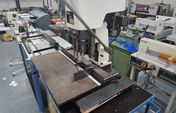 Papierboormachine Stago 2-kops